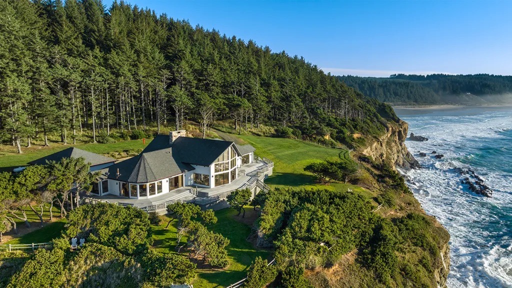 Elevated view of a residential property and surrounding neighborhood